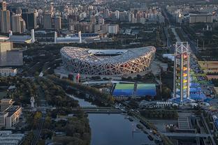 体坛：扬科维奇携众国脚和球迷互动，表态有信心打进2026年世界杯